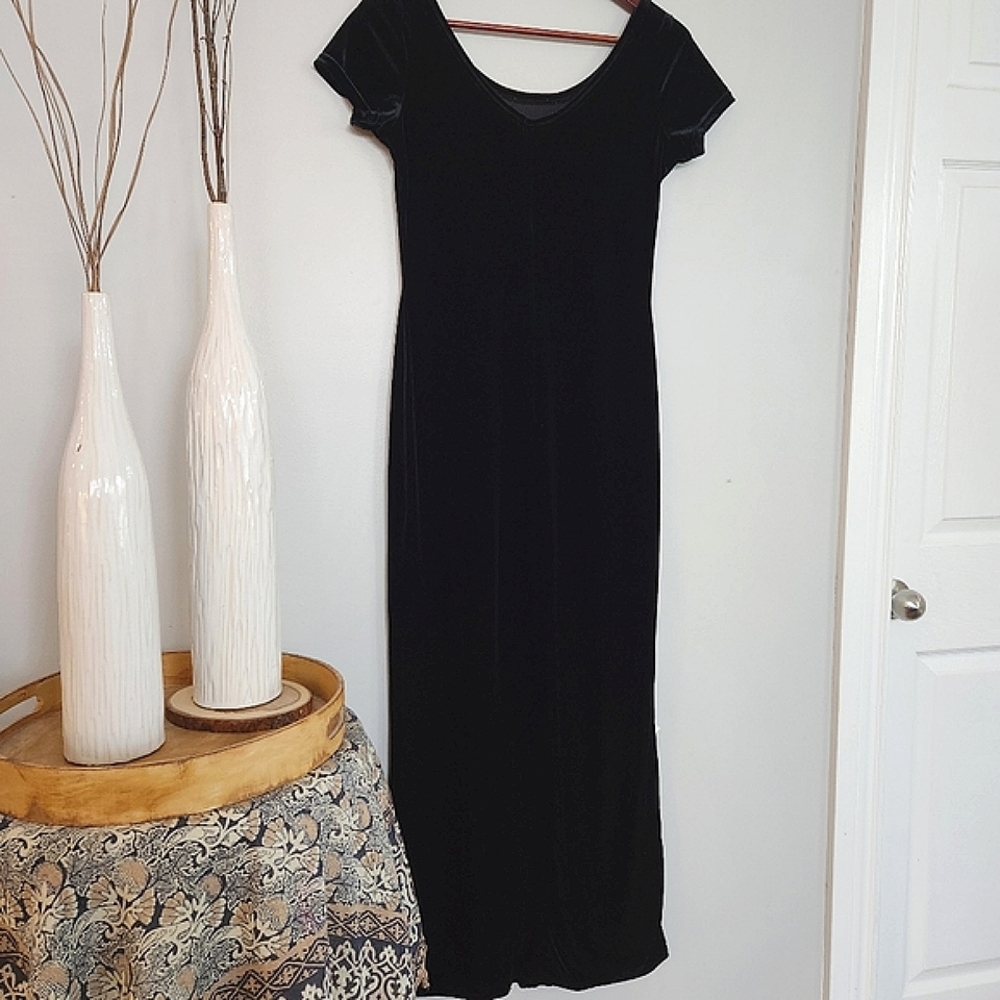 🖤 Vintage Velvet short sleeve maxi dress